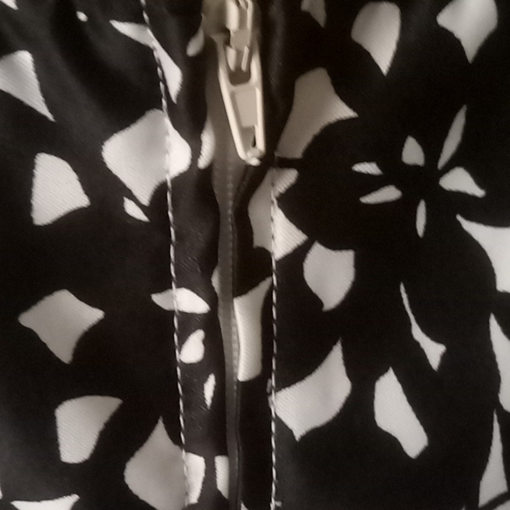 Twirl worthy Black and White floral  Girls Kids Dress size  7 - Picture 4 of 5